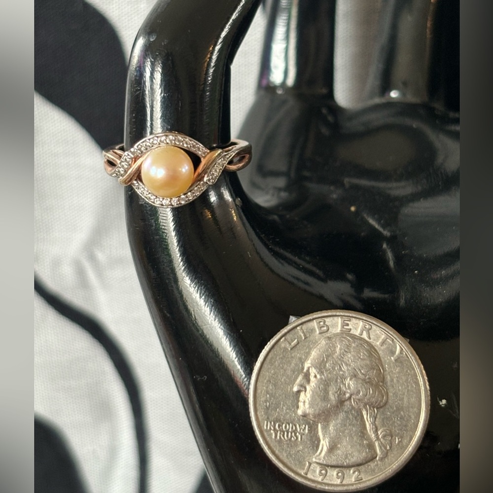 Peach pearl ring